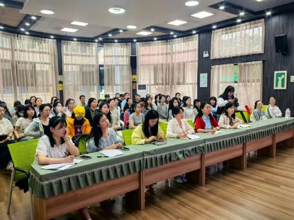 安庆市三八红旗手（集体）联盟走进石化大湖幼儿园，师生共筑安全防线
